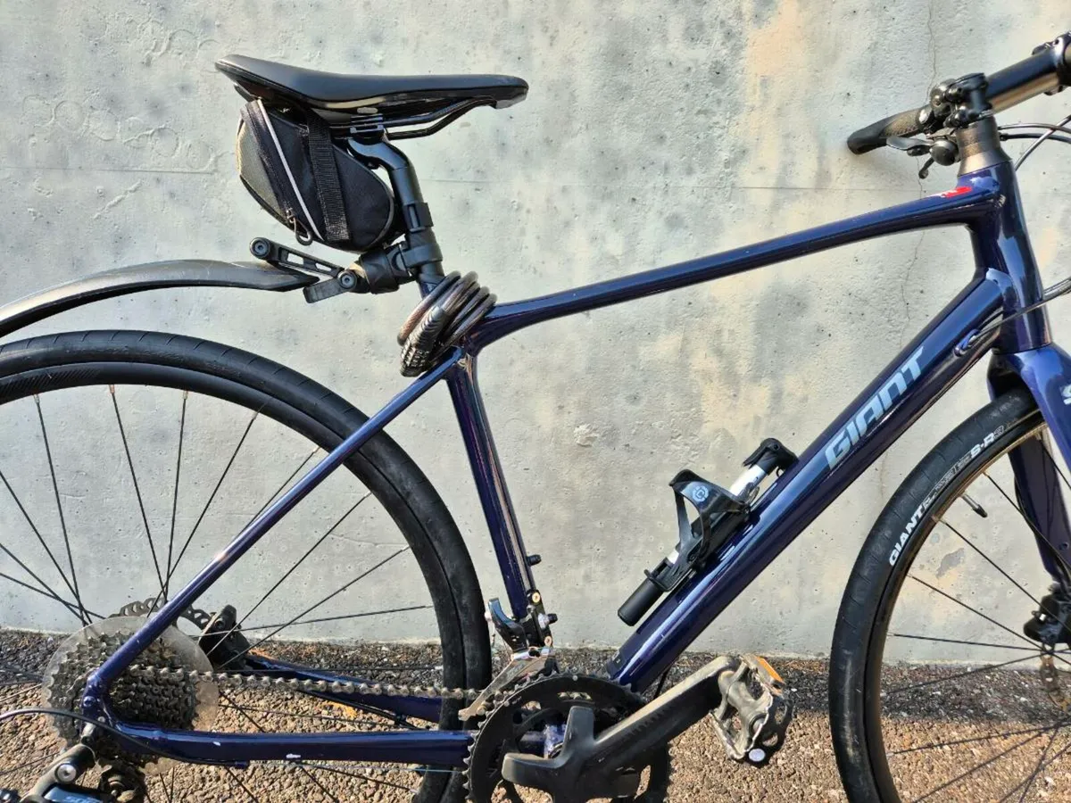 GIANT HYBRID ADULT BIKE - Image 1