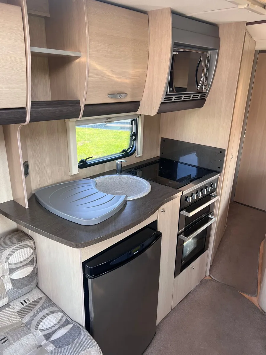 ✨STUNNING STERLING EUROPA 4 BERTH FIXED BED✨ - Image 4