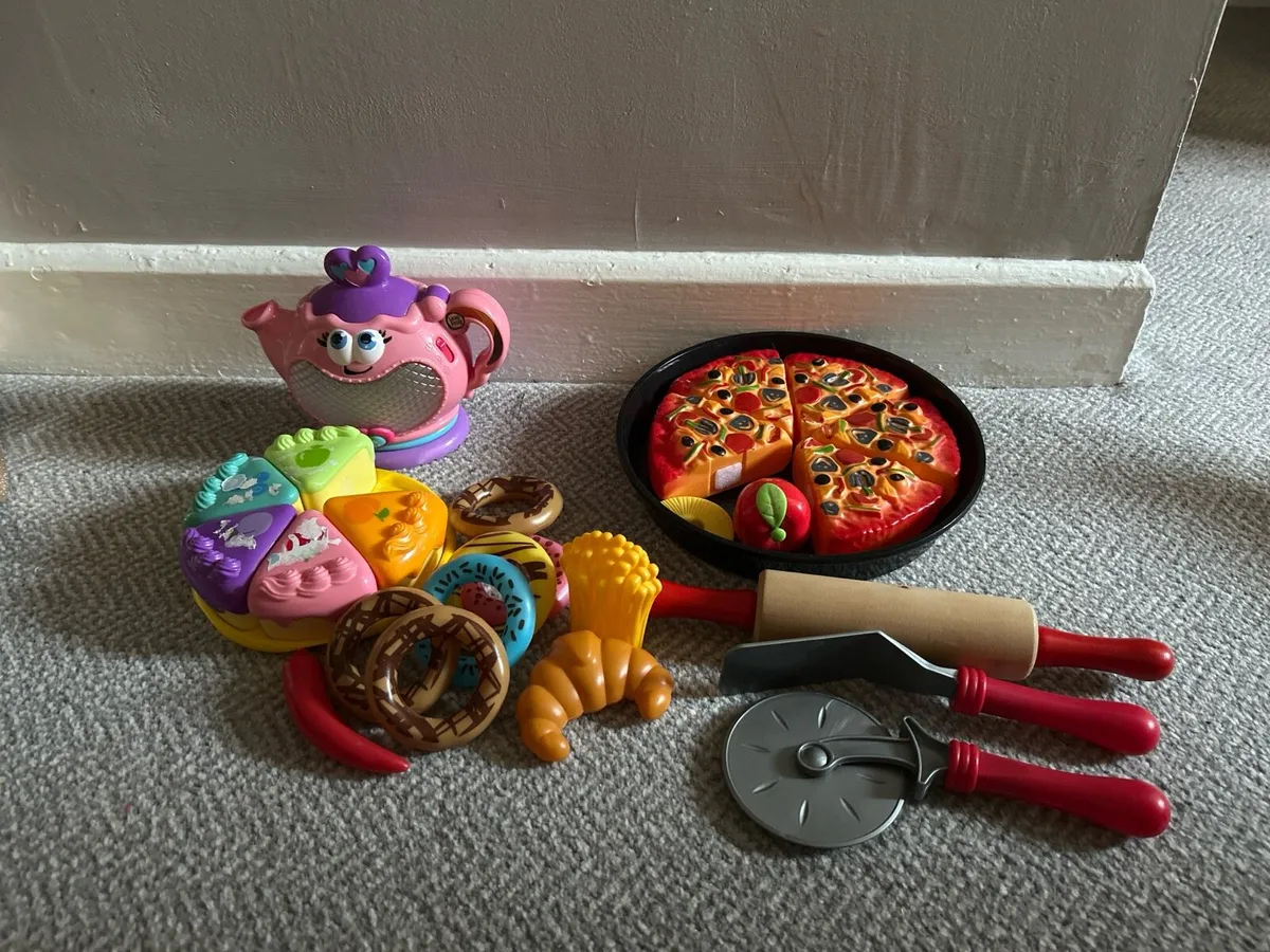 Kids plastic play food