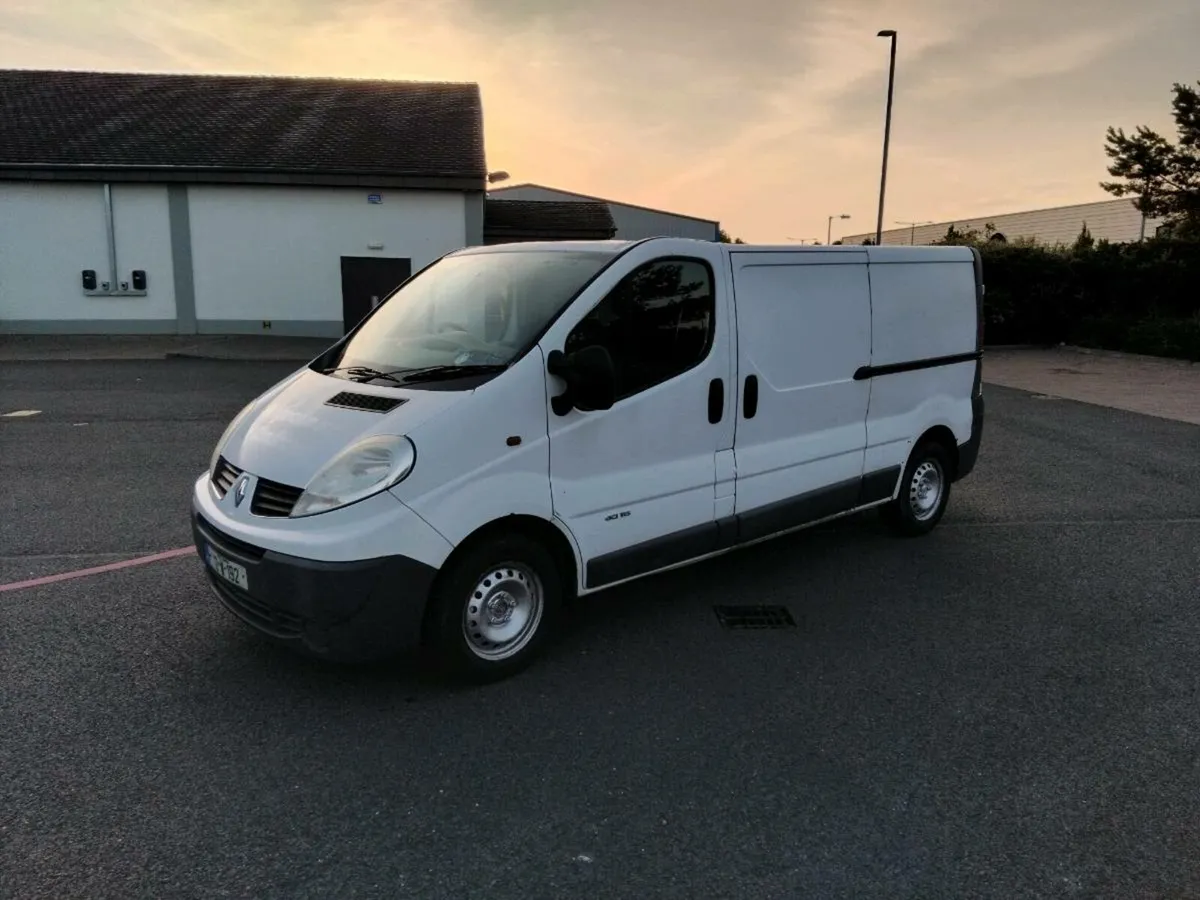 2012 low miles Renault trafic test 06/12/25 - Image 2