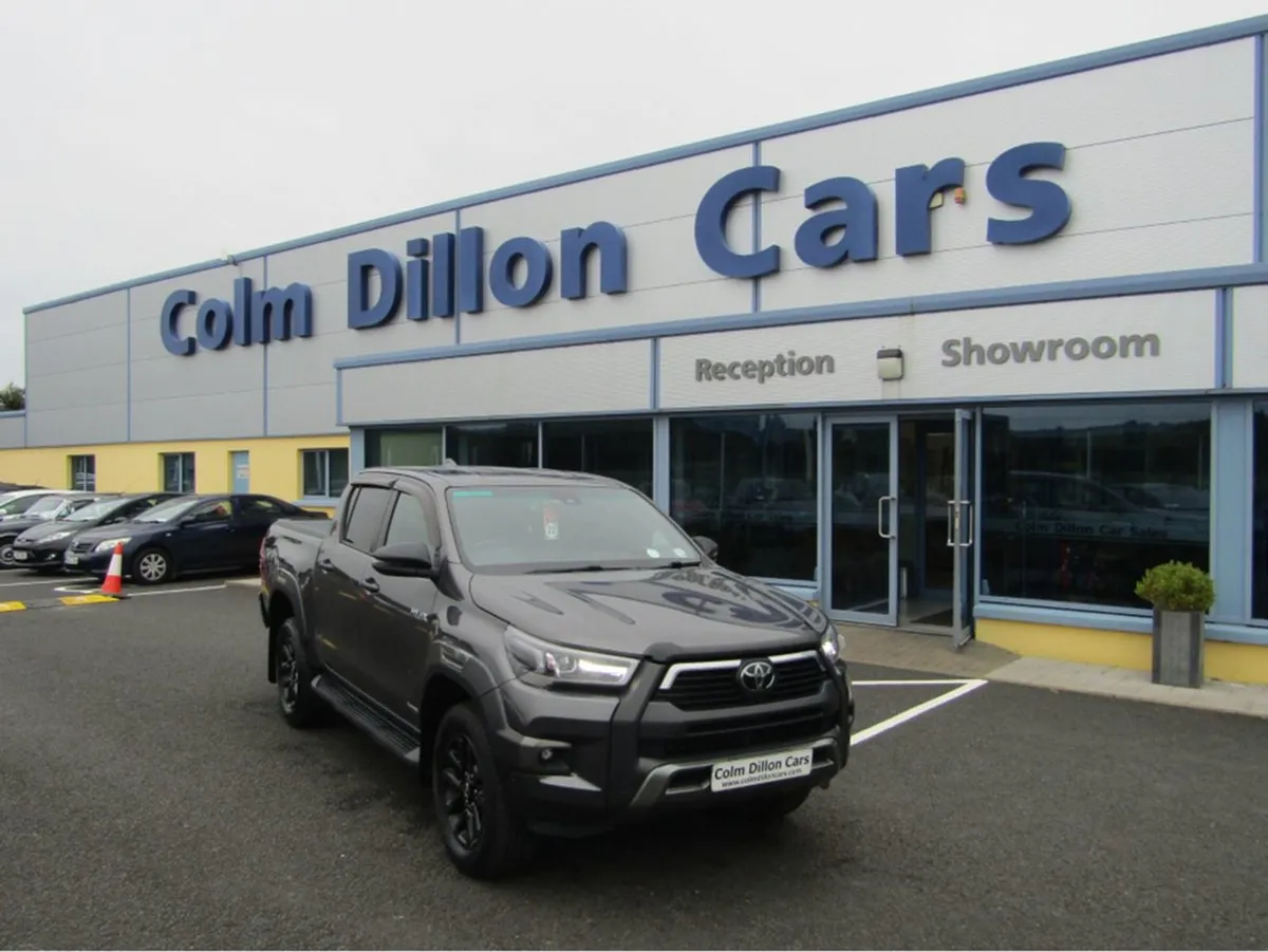 Toyota HiLux 2.8 D4D Invincible Auto 4DR - Image 1