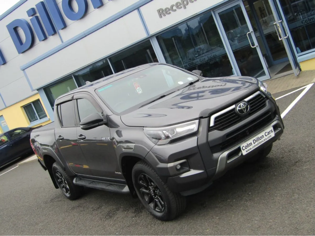 Toyota HiLux 2.8 D4D Invincible Auto 4DR - Image 2