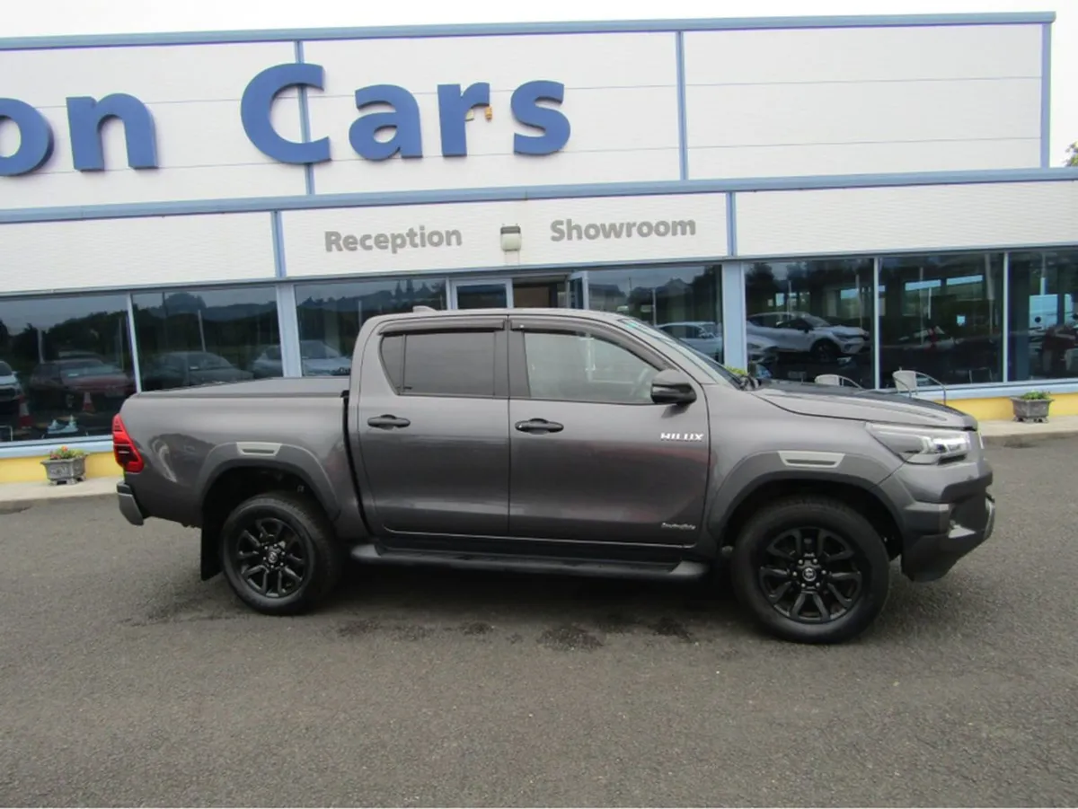 Toyota HiLux 2.8 D4D Invincible Auto 4DR - Image 3