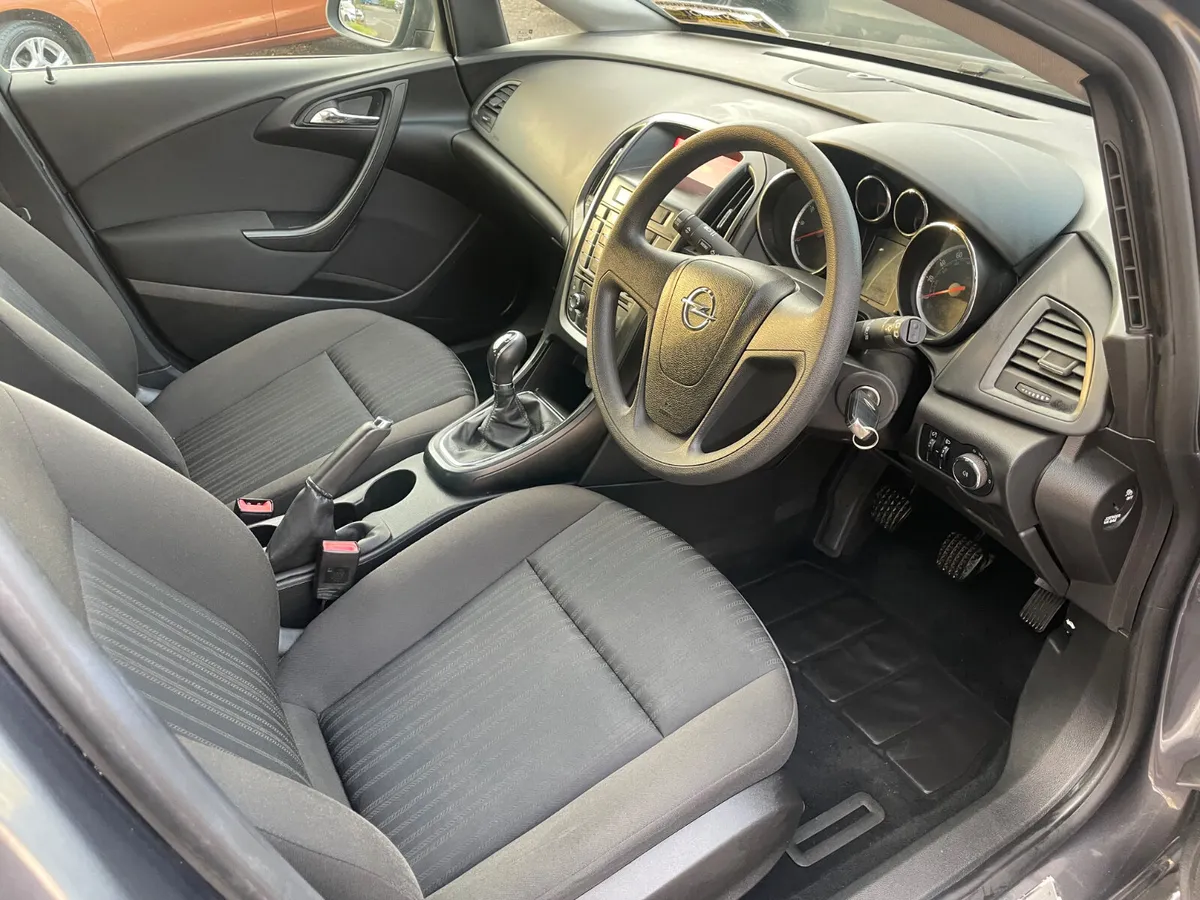OPEL ASTRA 1.4 2010 NCT 04/26 VERY LOW MILEAGE - Image 4