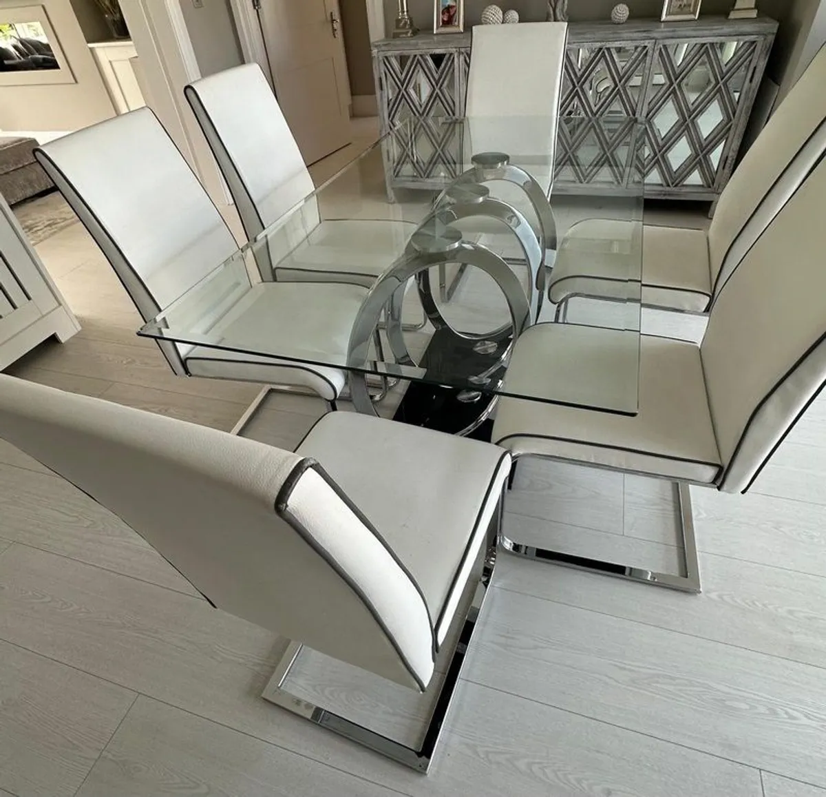 Dining Room - Image 1