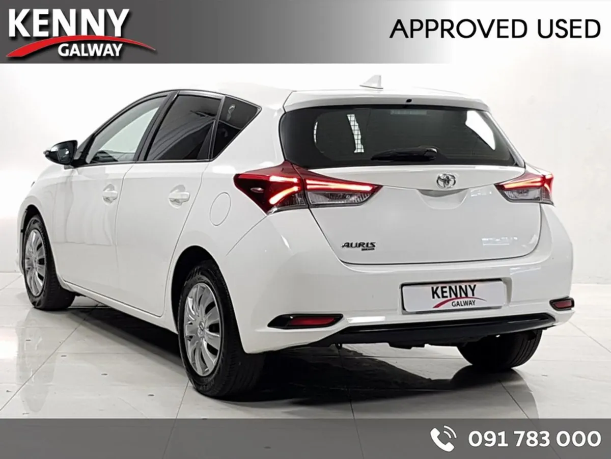 Toyota Auris VAN 1.4 D-4d Terra 4DR - Image 3