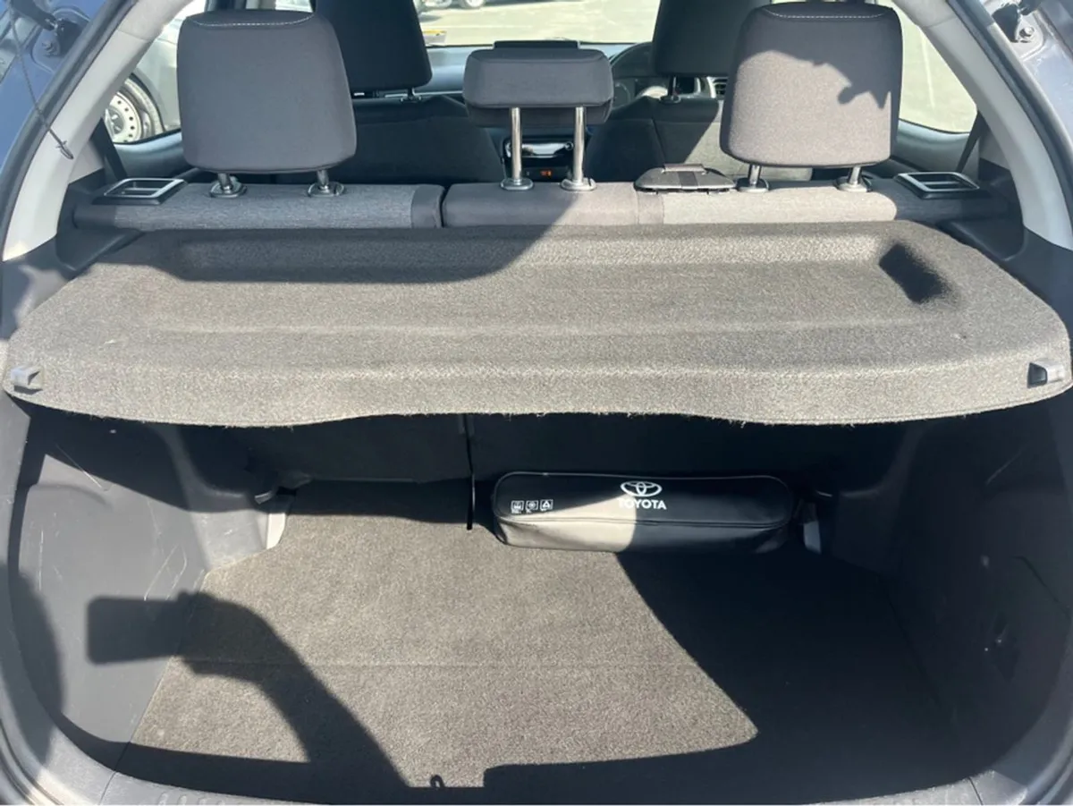 Toyota Yaris Hybrid Luna 4DR Auto - Image 3