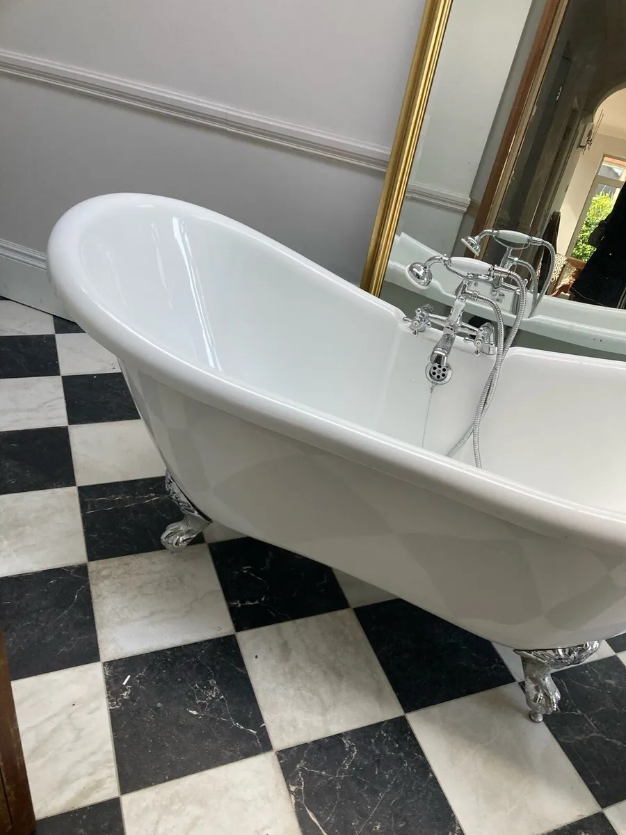 Slipper bath with taps - Image 2