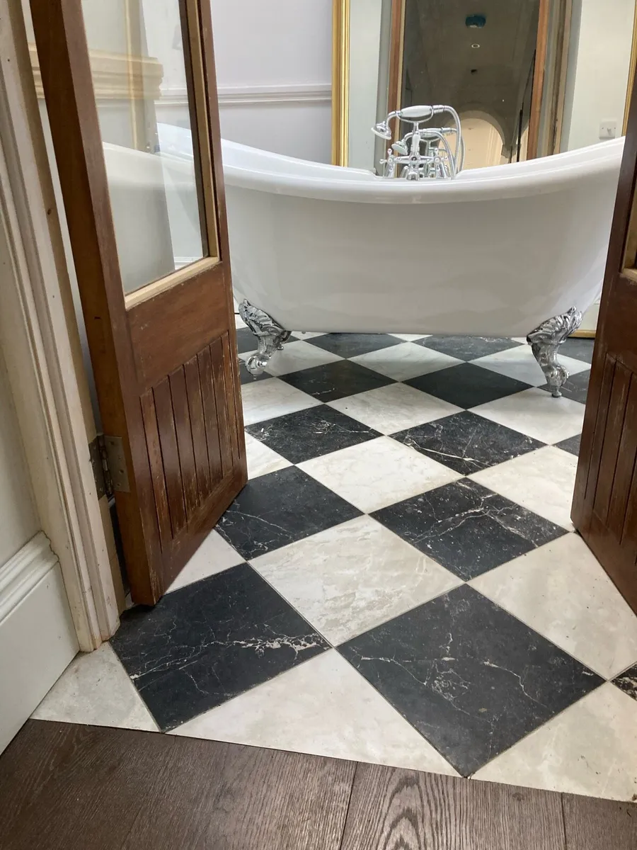 Slipper bath with taps - Image 4