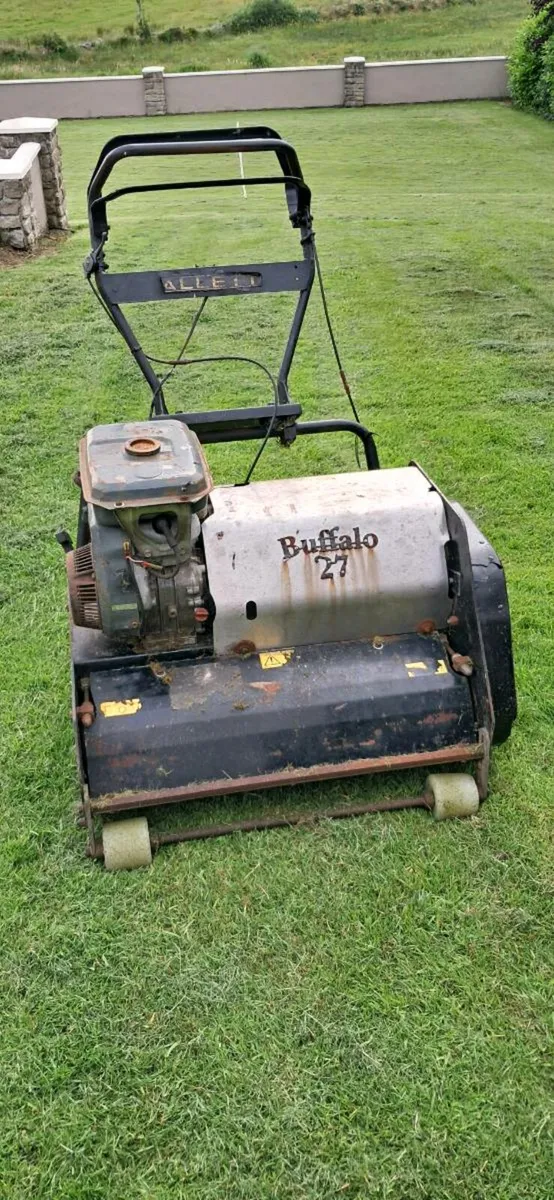 Lawn mower - Image 1