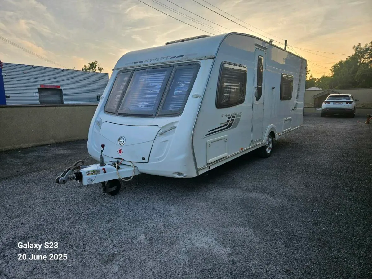 Swift Challenger 570 (Fixed bed) - Image 1