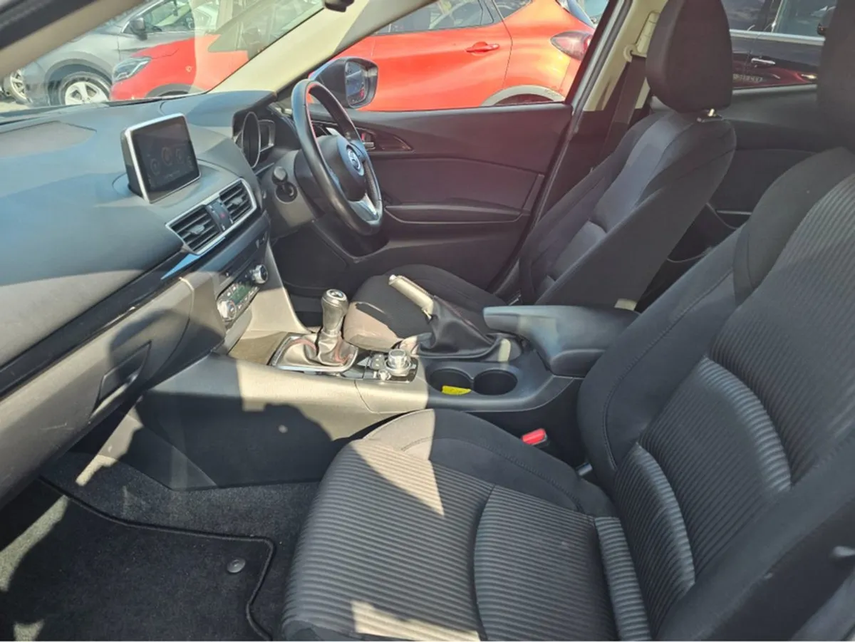 Mazda 3 2.2 D 150PS Executive SE 4DR - Image 3