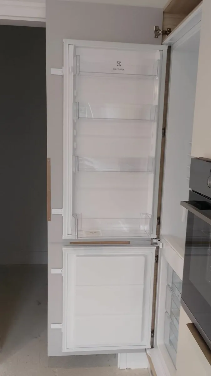 Electrolux Imbuilt Fridge/Freezer,Hob ,Kitchen Top - Image 2