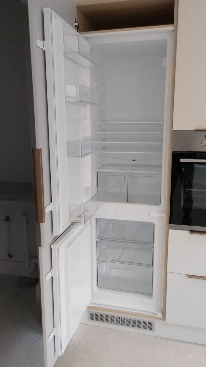 Electrolux Imbuilt Fridge/Freezer,Hob ,Kitchen Top - Image 4