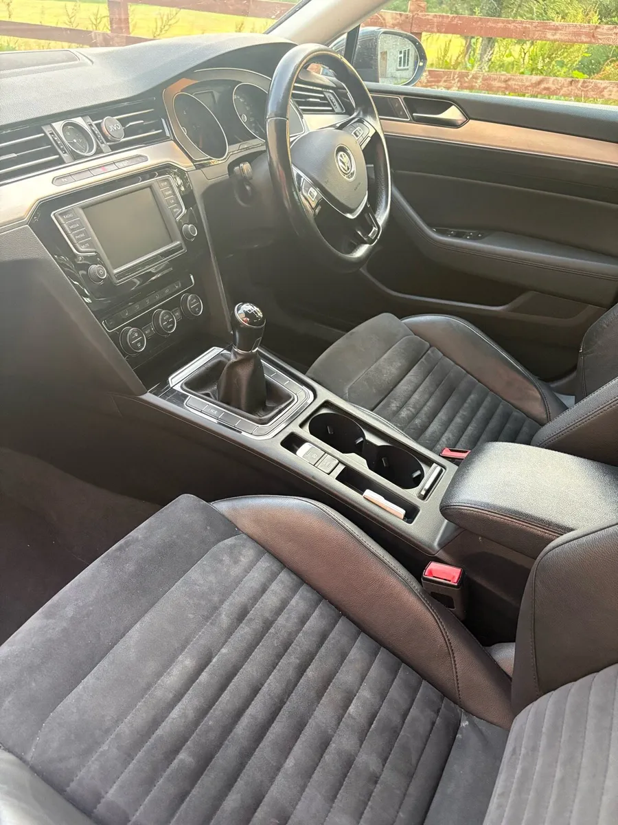 Volkswagon Highline Passat - Image 4