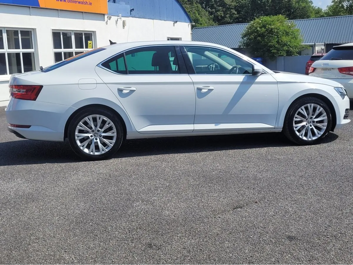 Skoda Superb Style 2.0 TDI 122BHP DSG 5DR - Image 2