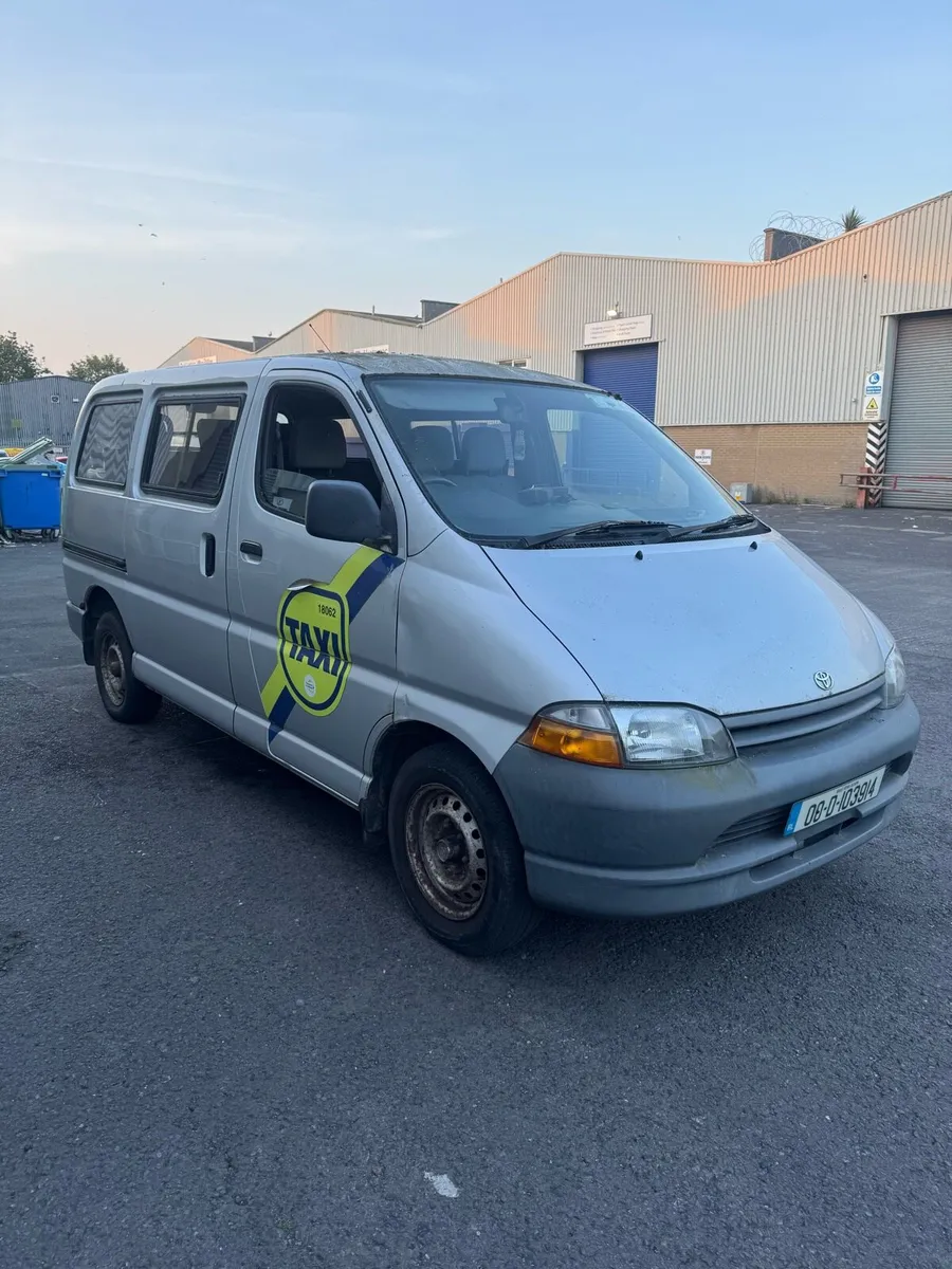Toyota hiace 8 seater - Image 1