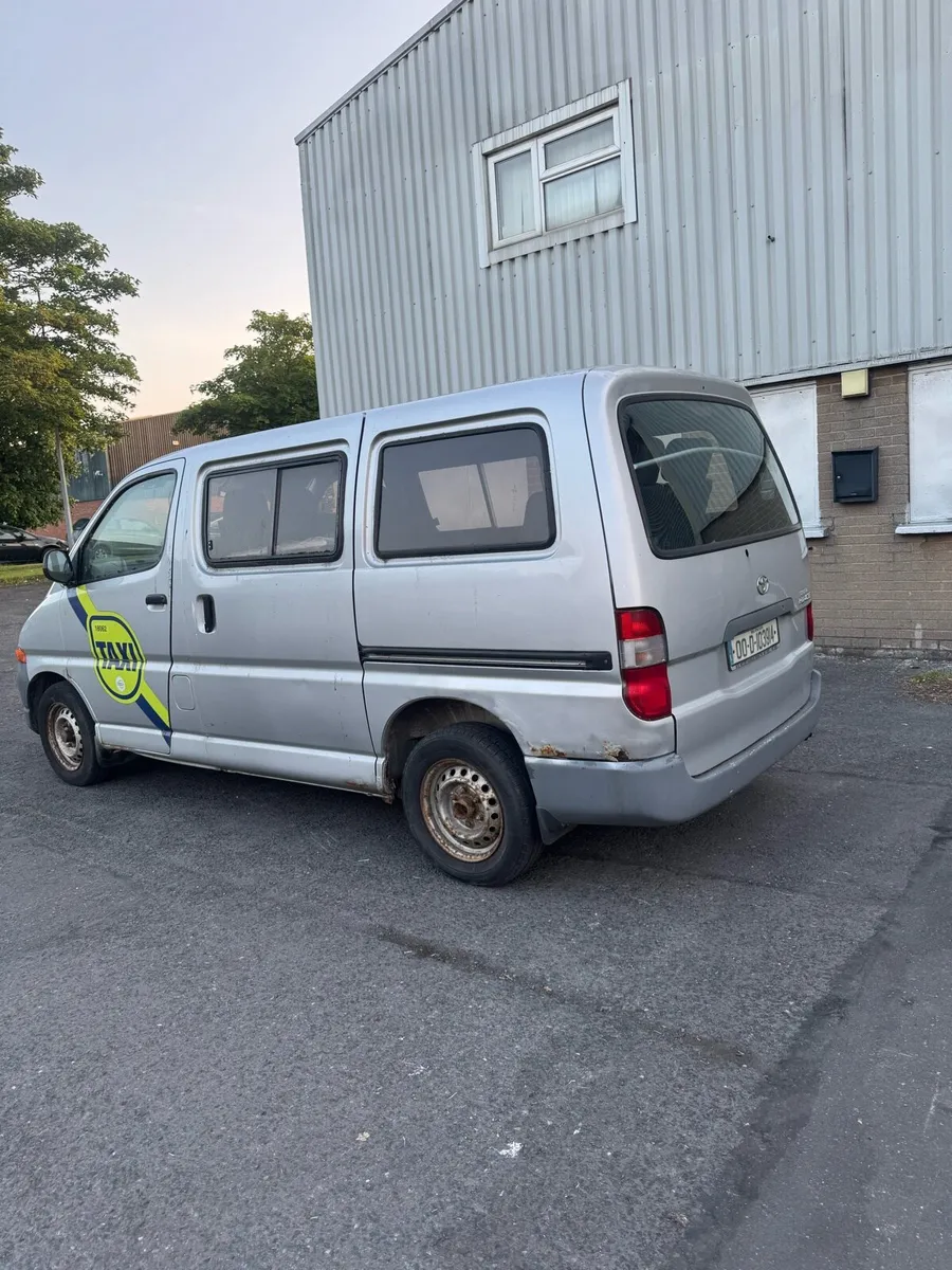Toyota hiace 8 seater - Image 2
