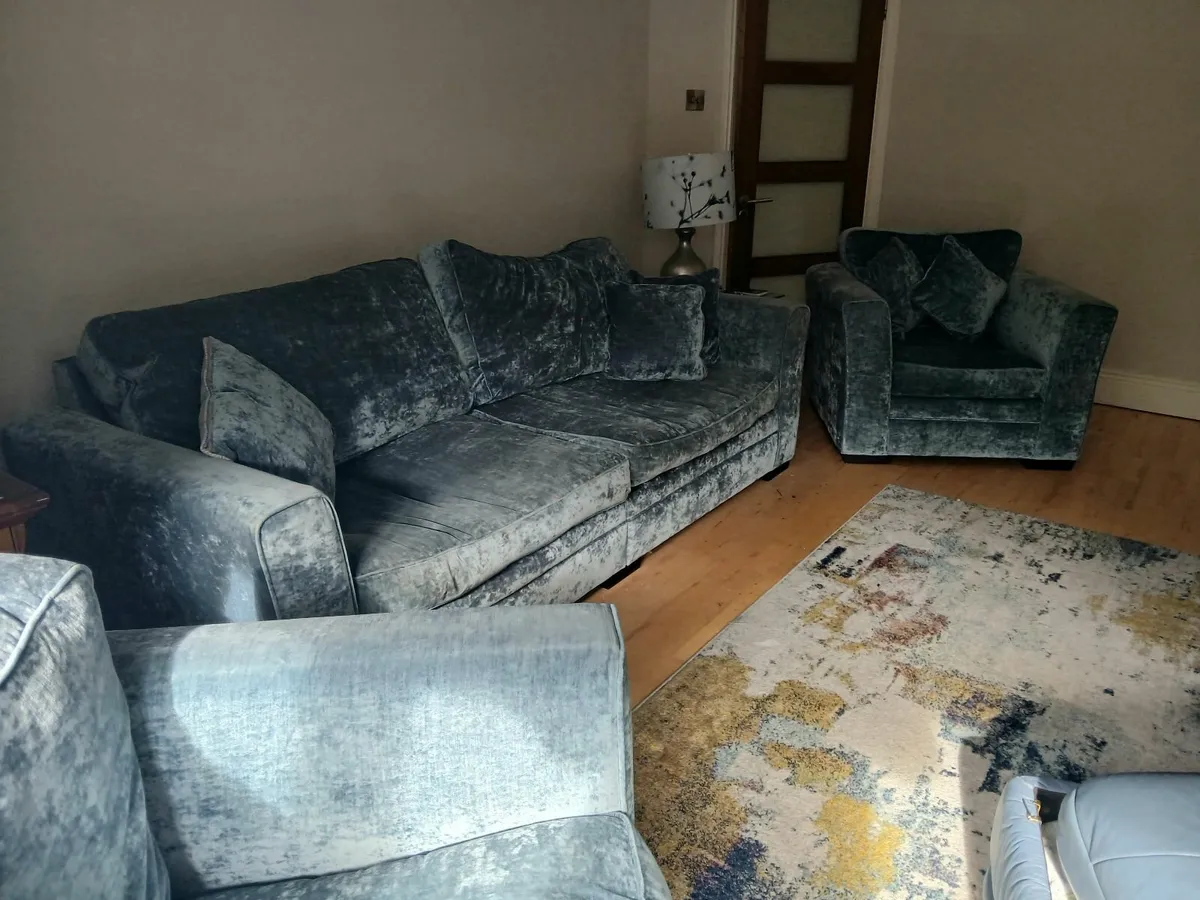 Suite of furniture - Image 2
