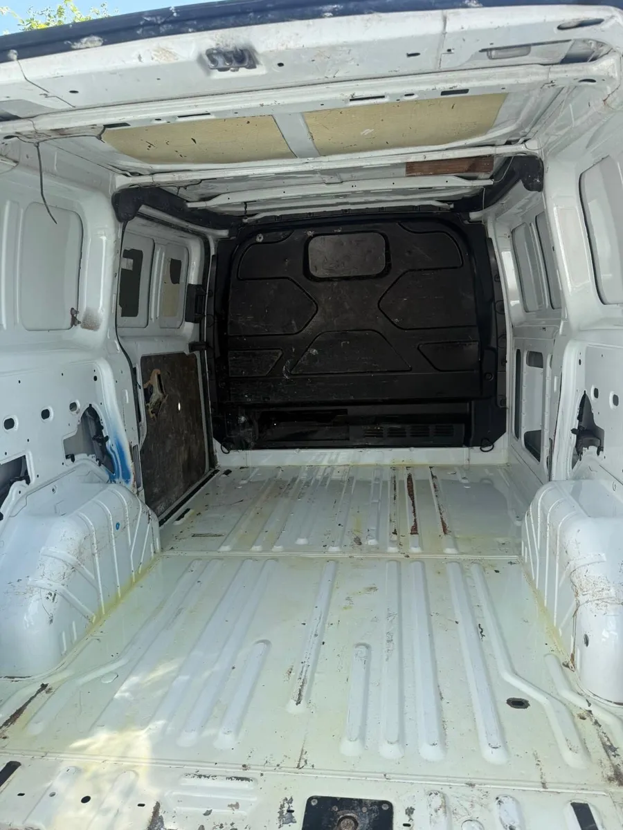 132 Ford Transit 2.2 Diesel DOE 3750 - Image 4
