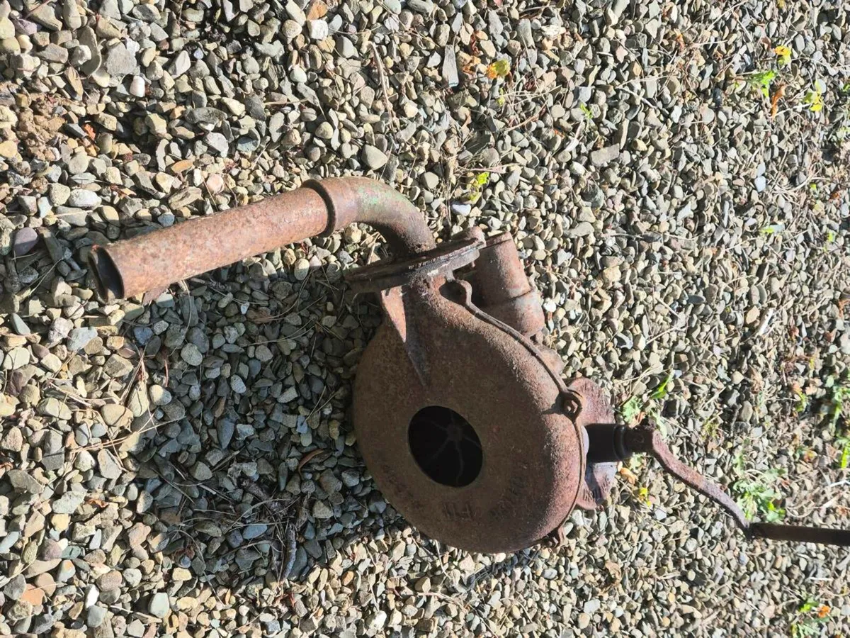 hand-cranked blacksmith forge blower - Image 4