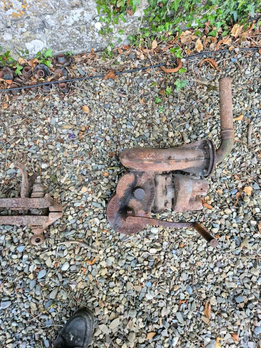 forged blacksmiths leg vice - Image 3