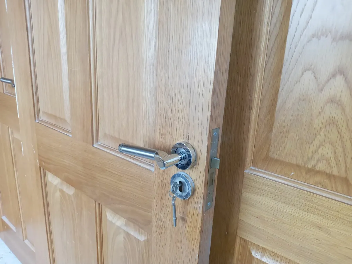 Delivery - 2 x Solid Oak Doors - 24 Inch x 78 Inch - Image 2