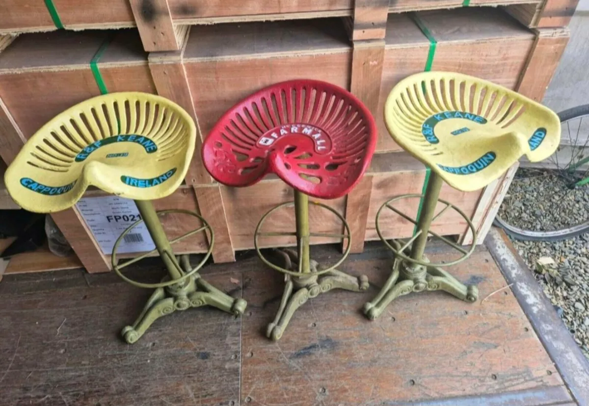 Bar stools 160  euro