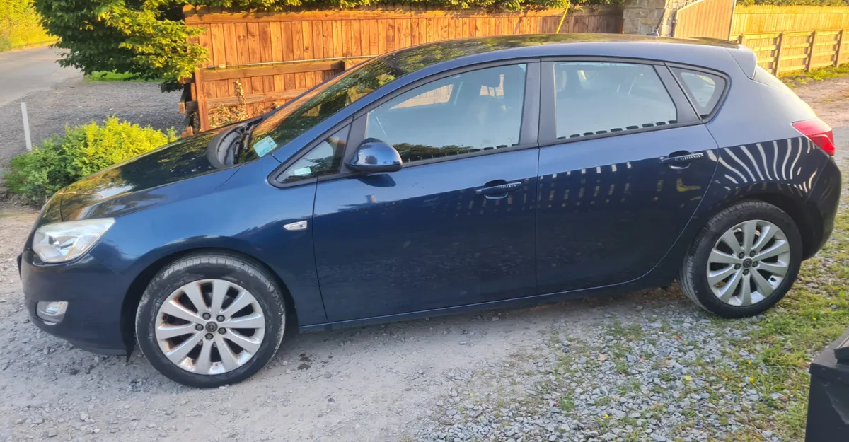 Opel Astra 2012 - Image 1