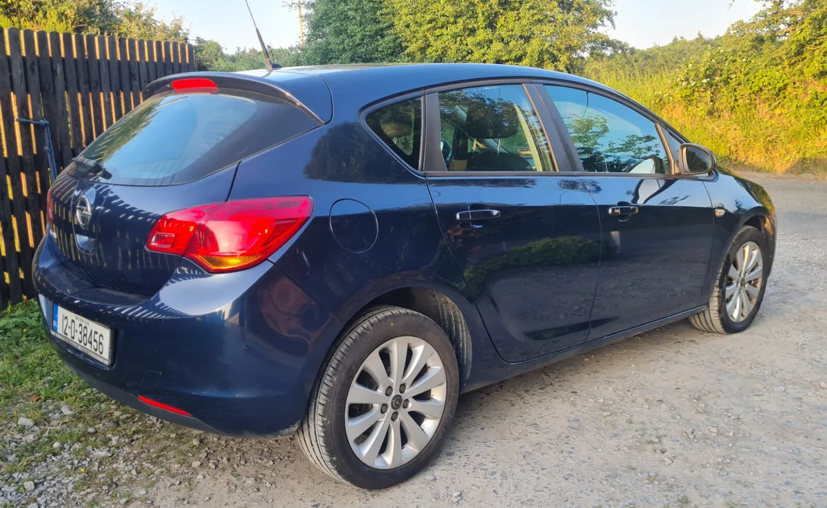 Opel Astra 2012 - Image 4