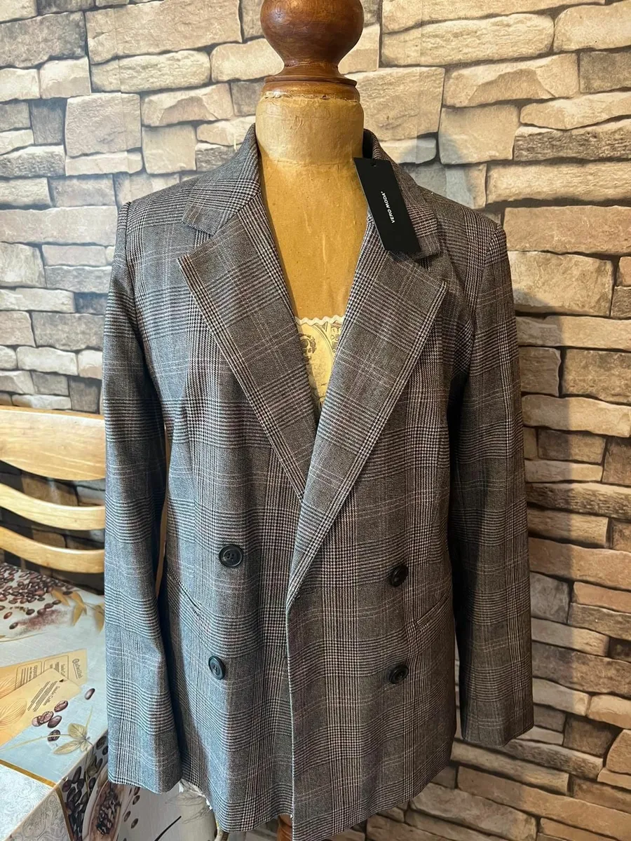 Clothing - Image 4