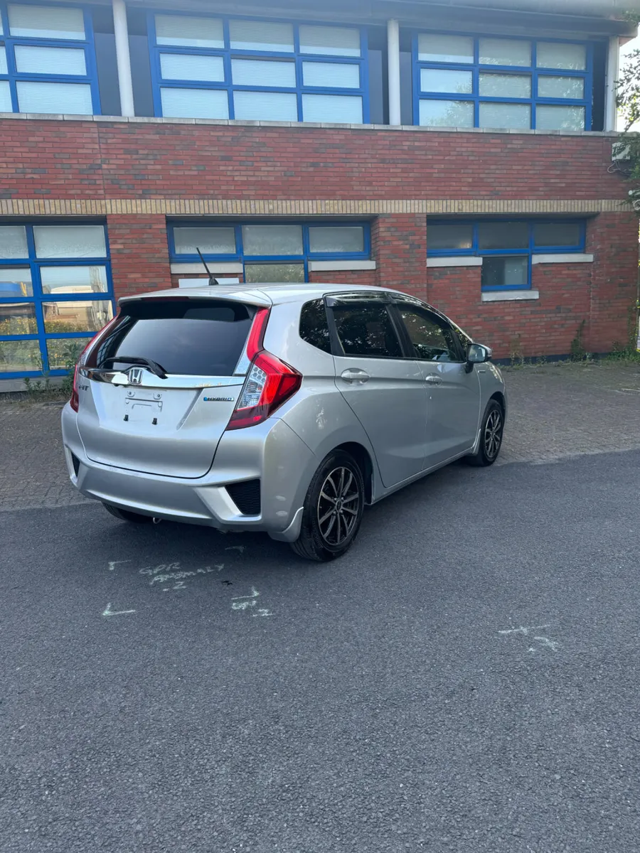 Honda Fit 1.5 Hybrid Automatic Transmission - Image 4