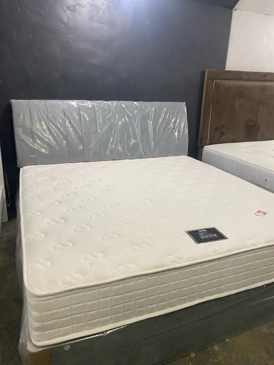 New super kingsize bed and mattress ex displa€499