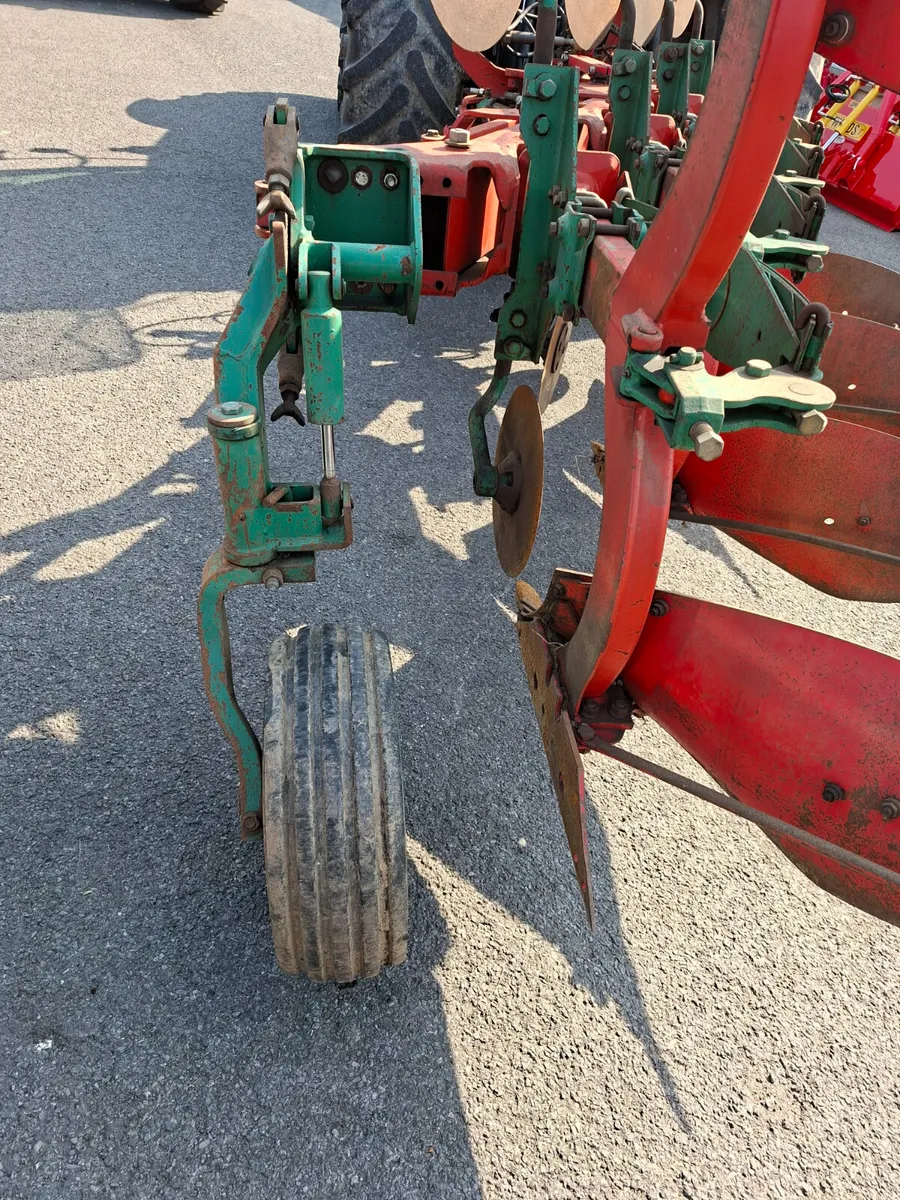 KVERNELAND EG85 PLOUGH - Image 4