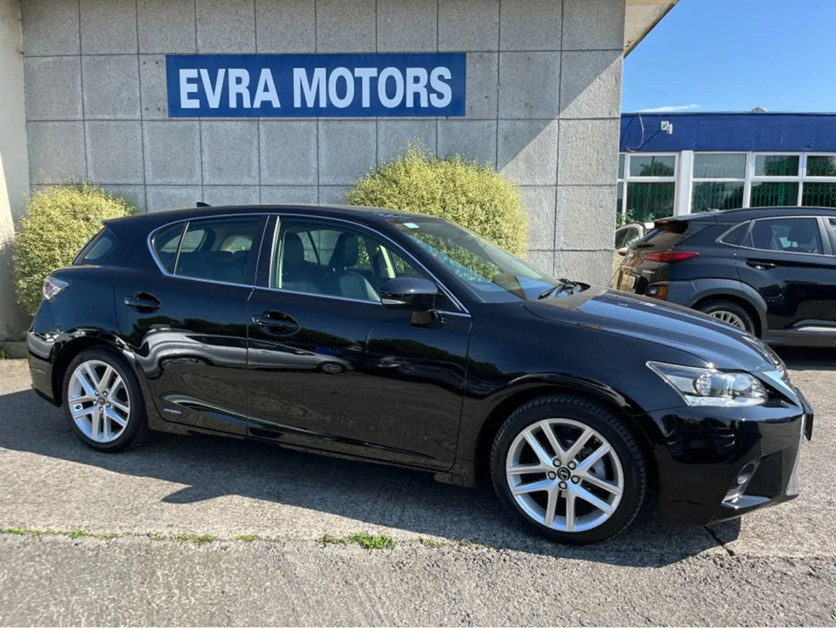 Lexus CT200H Executive Edition Automatic 1.8 Petr - Image 3