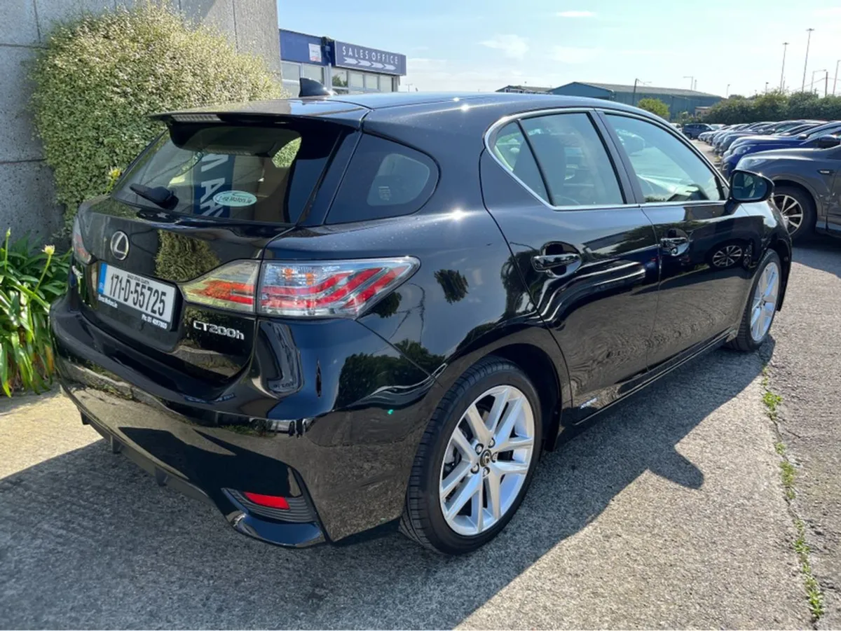 Lexus CT200H Executive Edition Automatic 1.8 Petr - Image 4