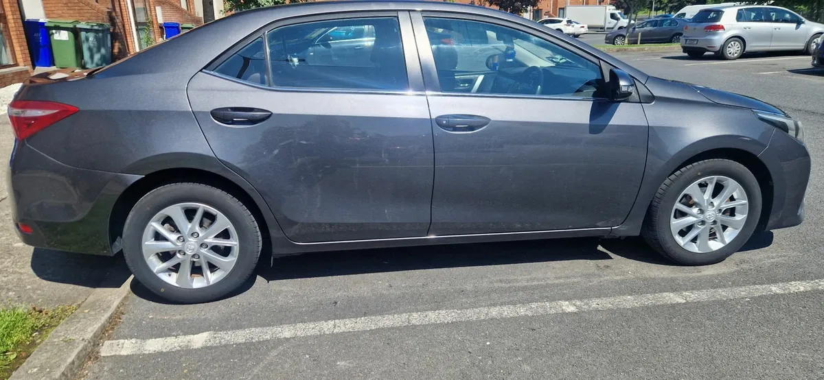 Toyota Corolla 2014 - Image 2