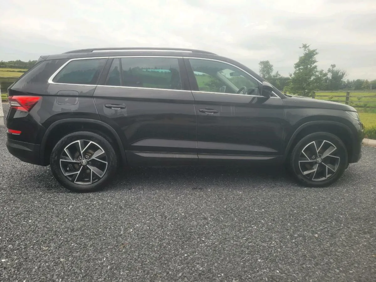 SKODA KODIAQ 2.0 TDI 150HP DSG 7 SEATER 4X4 - Image 2