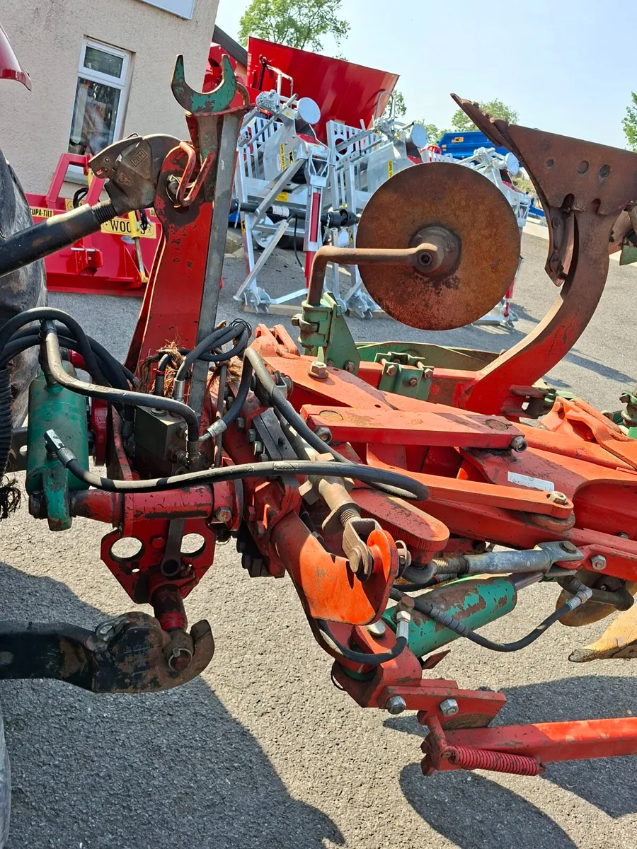 KVERNELAND EG85 PLOUGH - Image 4