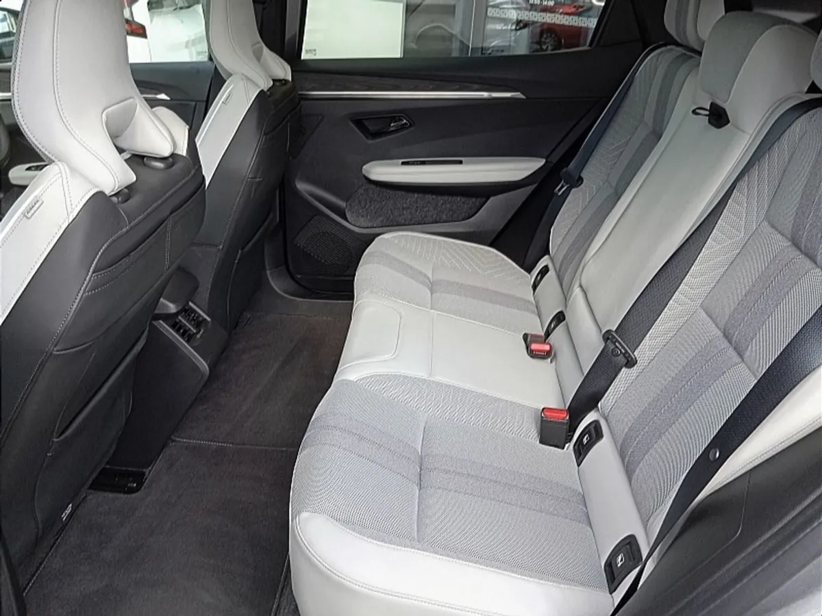 Renault Scenic E-Tech Top Spec Iconic With (sky R - Image 4