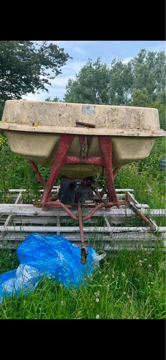 Vicon fertiliser spreader x3 - Image 2