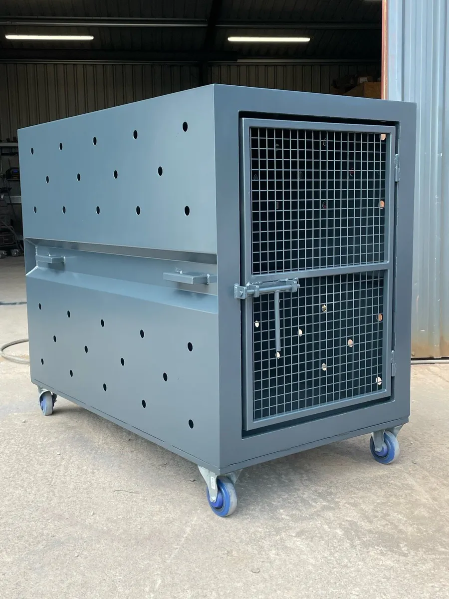 Dog kennel - Image 1