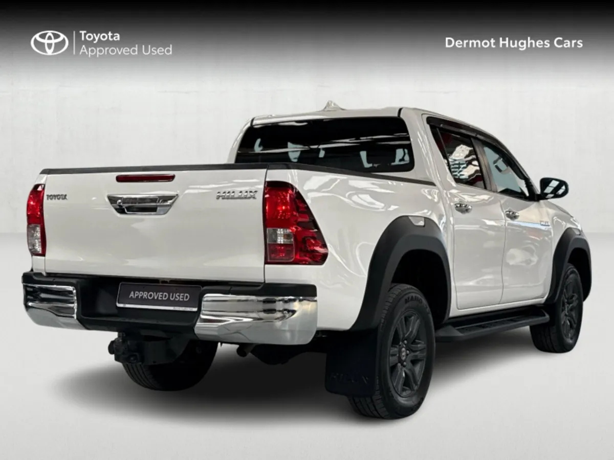 Toyota Hilux 2.4 SR5 DOUBLE CAB 4DR - Image 2