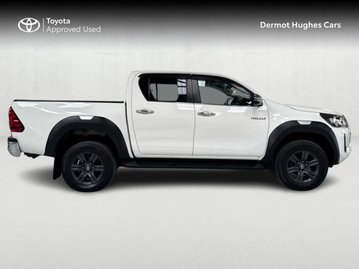 Toyota Hilux 2.4 SR5 DOUBLE CAB 4DR - Image 3