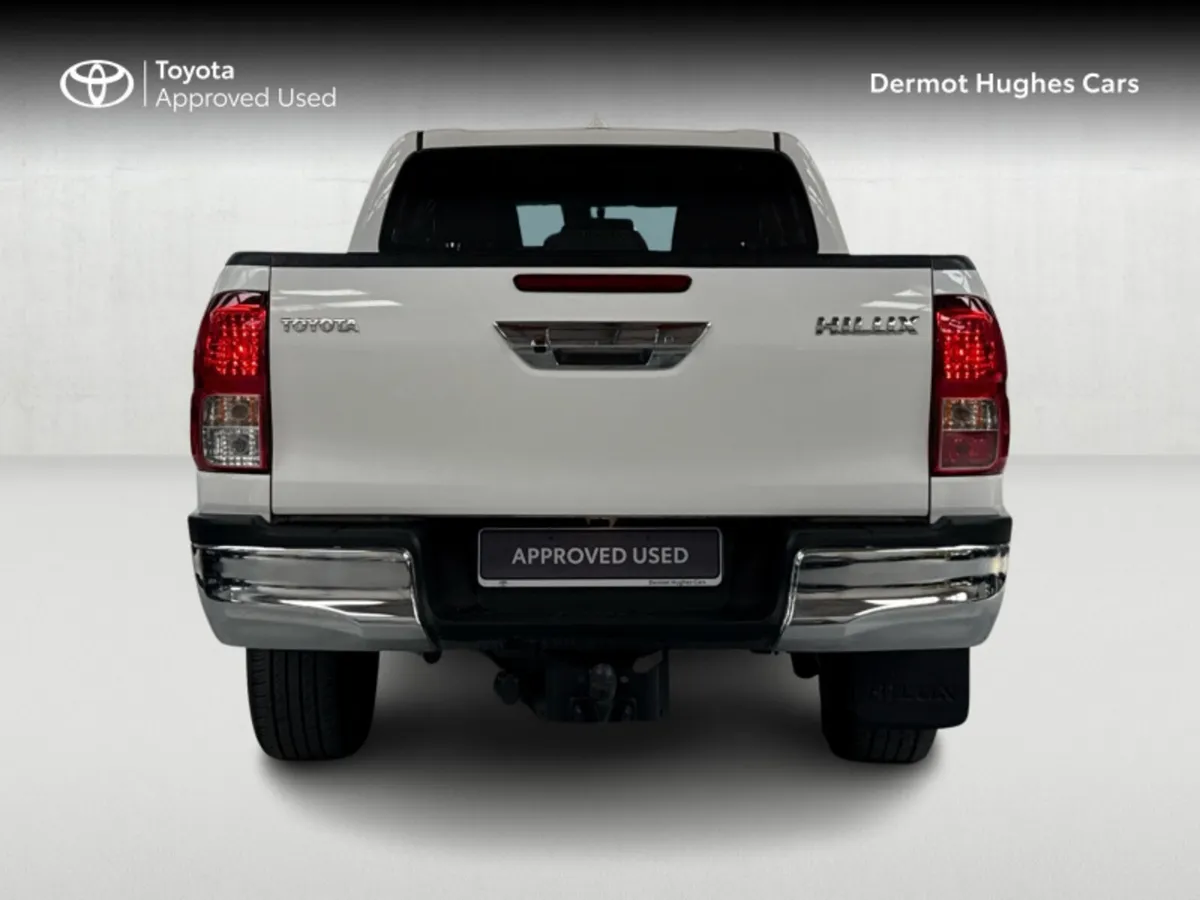 Toyota Hilux 2.4 SR5 DOUBLE CAB 4DR - Image 4