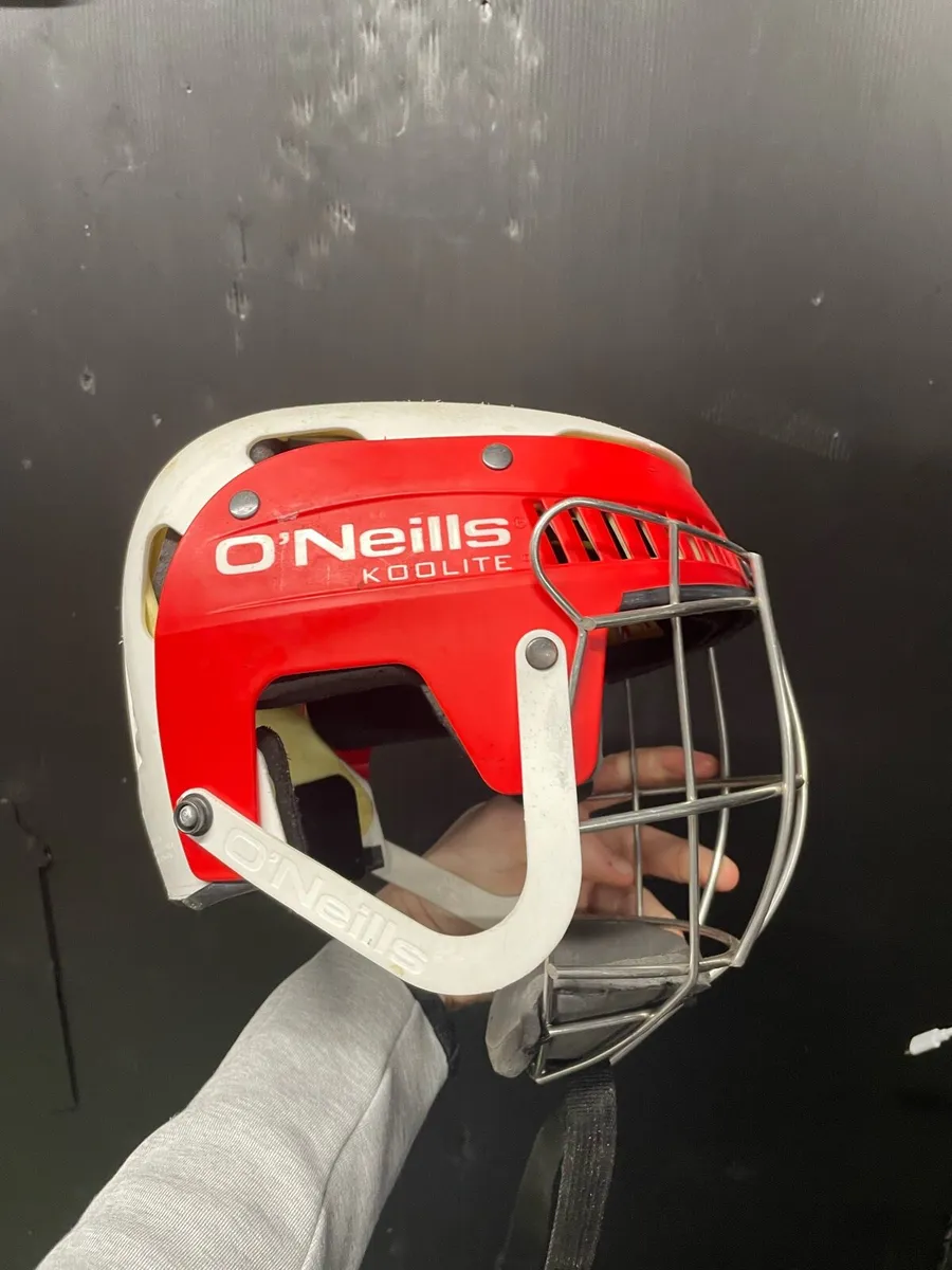 Hurling helmet - Image 2