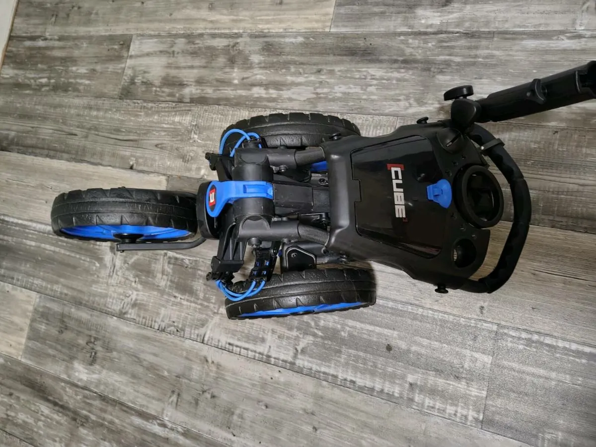 Cube Golf Trolley - Image 1