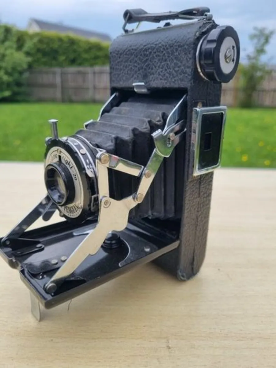 Vintage Kershaw eight-20 King Penguin camera - Image 3