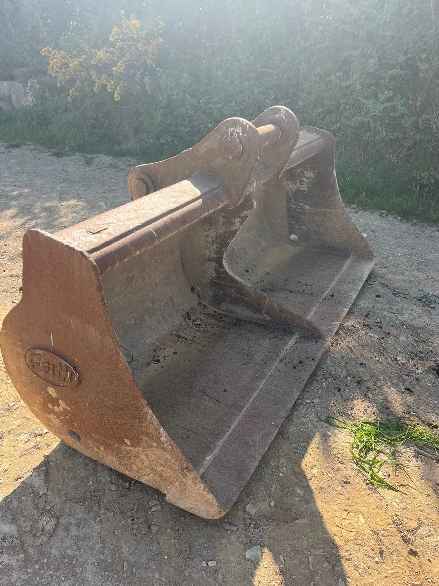 Excavator buckets - Image 1