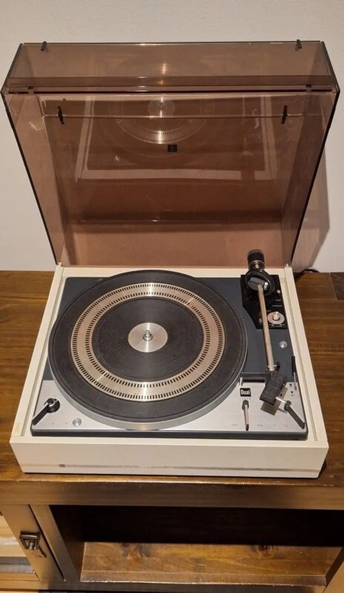 Dual 1219 Turntable - Image 1